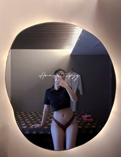 Thai Girls_ star nude photo