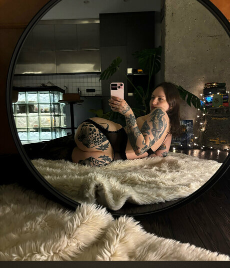 queenbellatrixx beautiful model photos