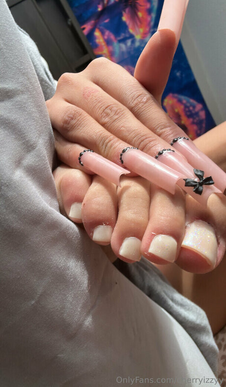 cherryizzyy erotic model photo