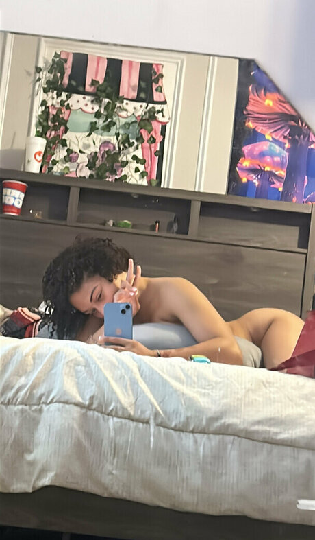 cherryizzyy pornstar nude photo