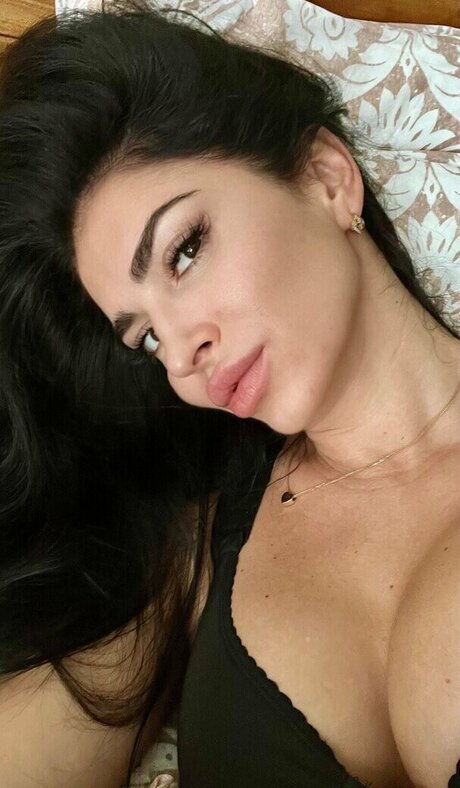 Caroline ASMR porn actress photo