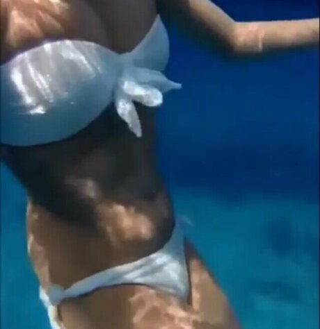 Dagi Bee pretty model image