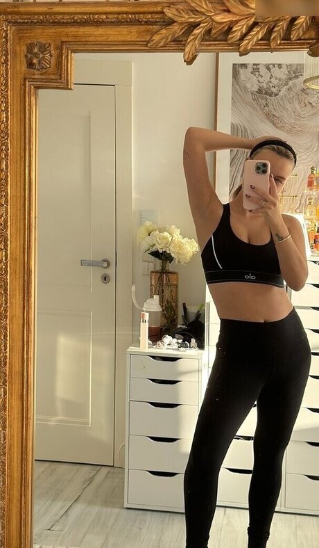 Dagi Bee xxx model images