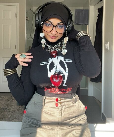 cryimgthrowingup nude star img