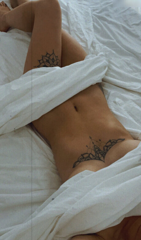 Julia R mmelt model hot pictures