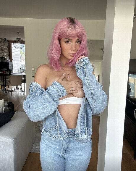 Julia R mmelt adult star image