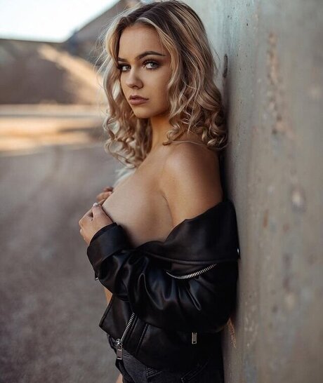 Tizeax model art pic