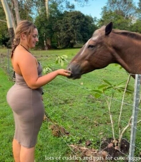 Anakakfit model hot pictures