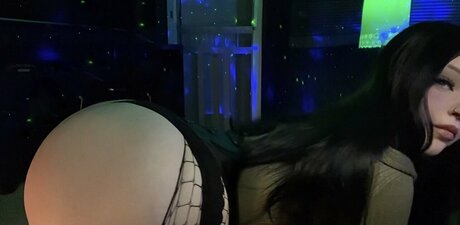 Blazingoth hot model image