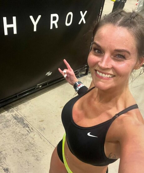 Julie Felton naked star photos