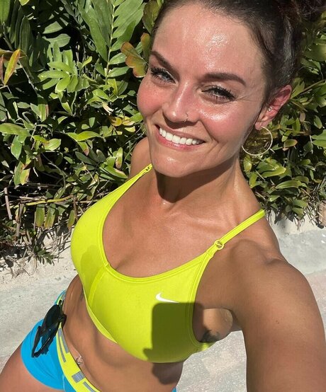 Julie Felton porn model image