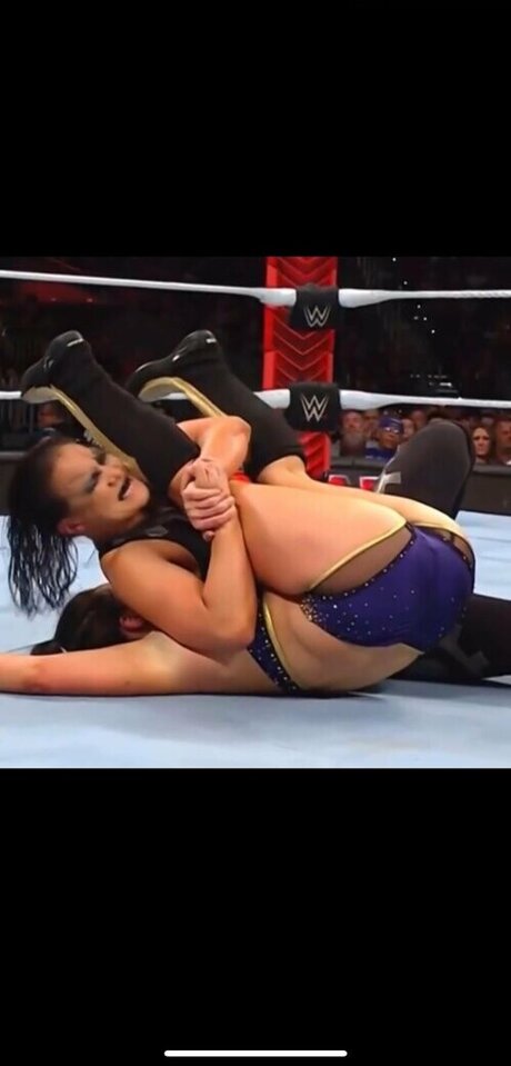 Lyra Valkyria model high quality pics