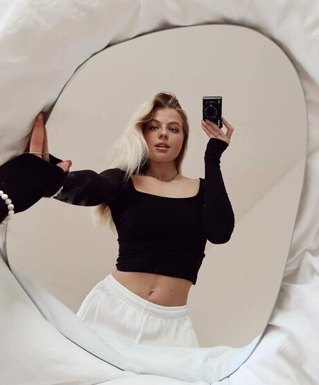 Vallixpauline sexy actress galleries