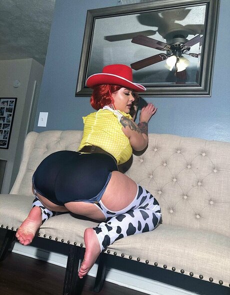 Shainarae model naked pic