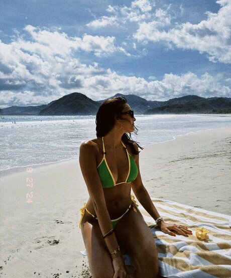 Sara Balzer hd model photo