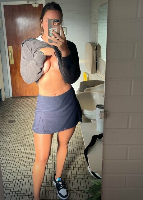 courtssports0 nice model picture