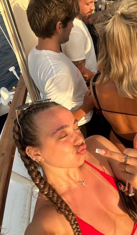 Olivia Alex model pretty image