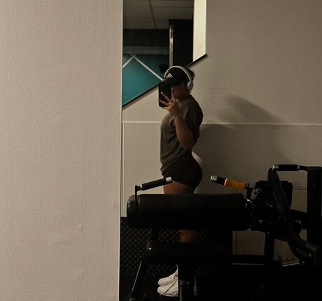 Olivia Alex hot model img