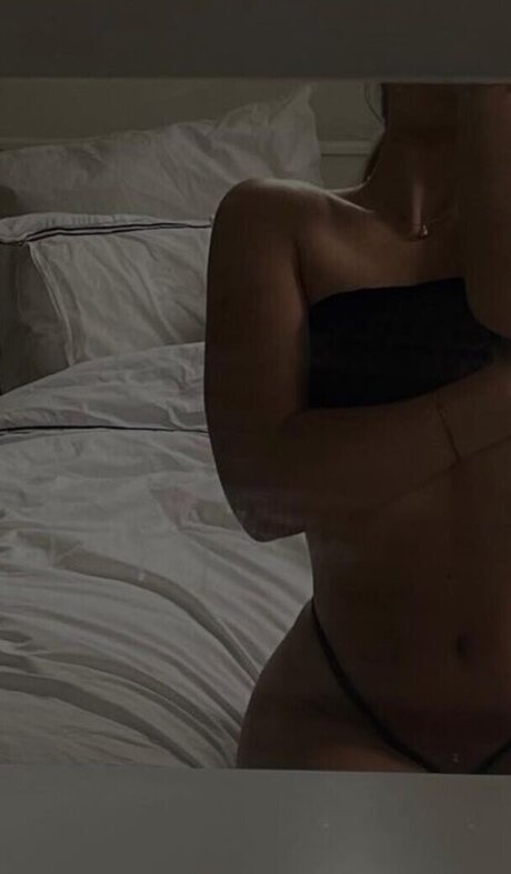 Olivia Alex sexy star image