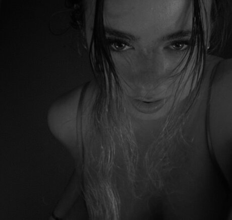 Olivia Alex model naked image