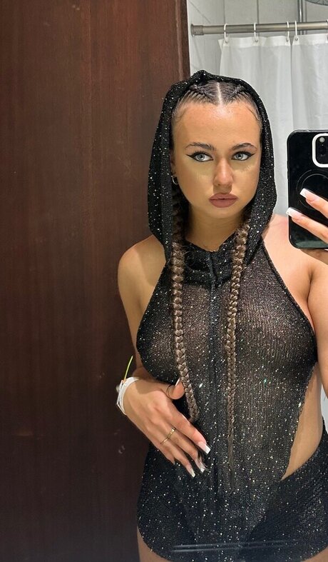 Olivia Alex beautiful star image