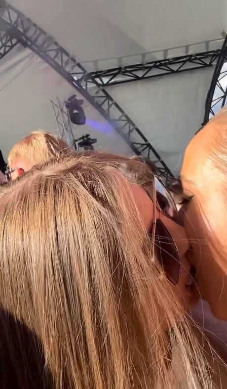 Olivia Alex model sexy pic