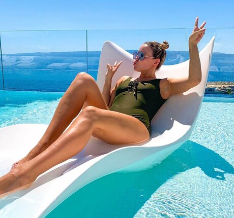 Teresa Scanlan model free image