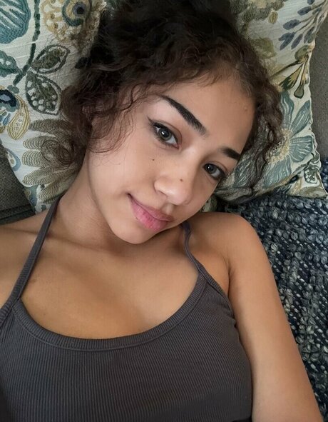 atoviah model sexy pictures