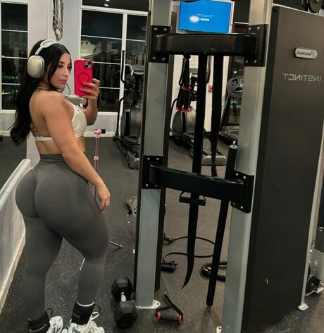 Karen Cantu model hd pic