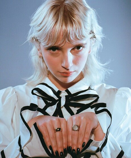 Girlpuppy nude model pic