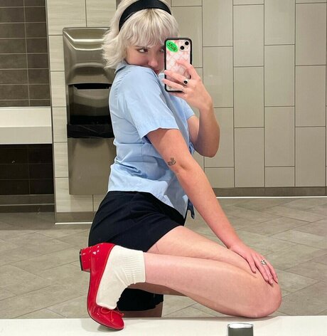 Girlpuppy hot model picture