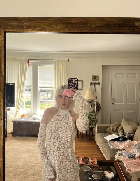 Girlpuppy nudes actress pictures