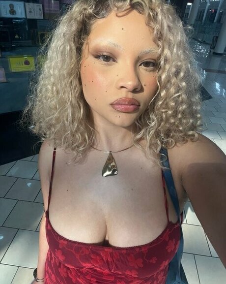 bossymfka sexy actress photos