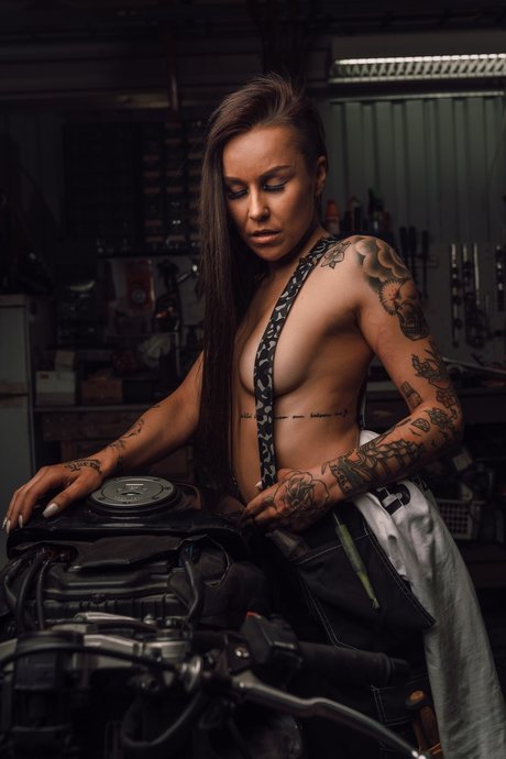 Laurakiirasi exclusive model photos