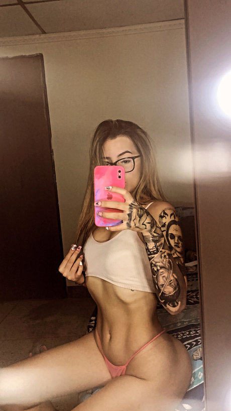 Laura Gomez_ star exclusive picture