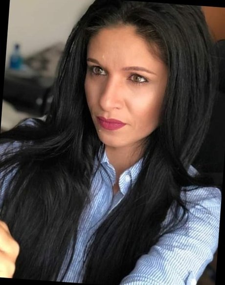 Larisa Aurora nudes model pic