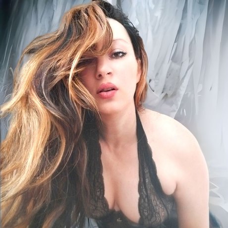 Lady Scarlett Fate beautiful model pics