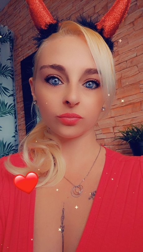 Curvy phycho pretty pornstar pics