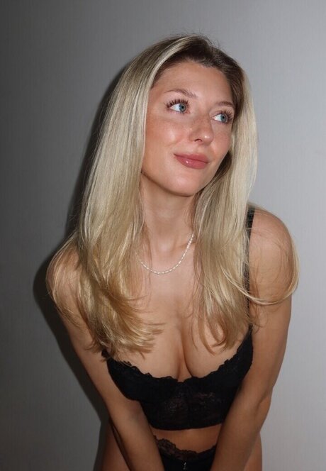 Tina Nora star porn pic