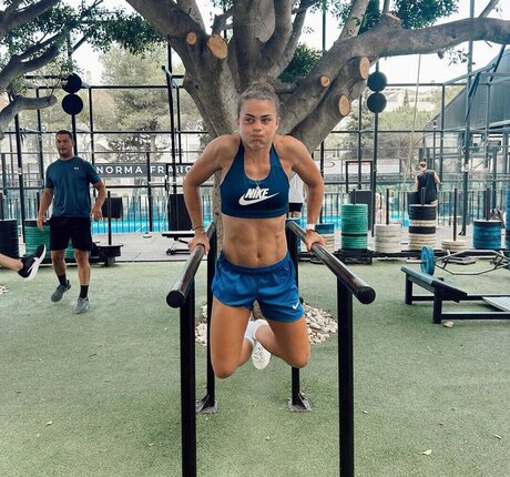 thick girls onlyfans naked pic