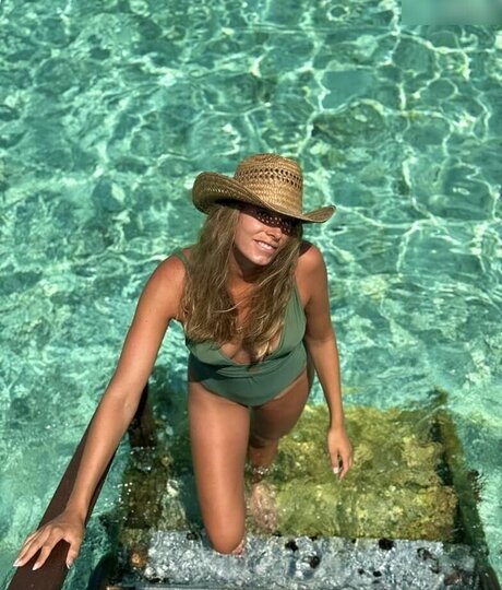 latina babe onlyfans sexy naked picture