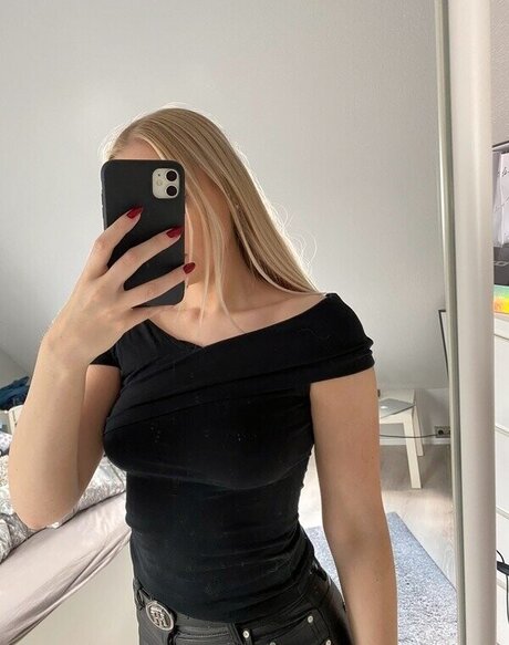 chicks with dicks onlyfans beautiful nude photos