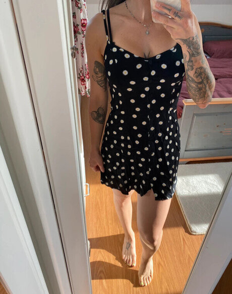 hairy legs onlyfans best picture