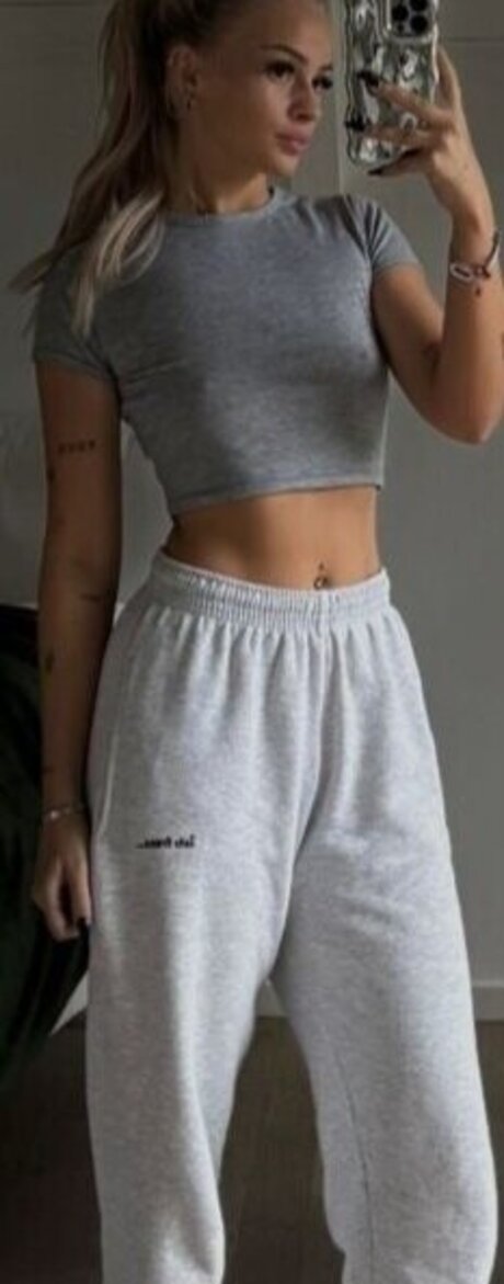 Zclina naked model picture