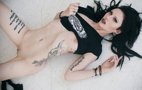 VipersDoll naked pornstar photo