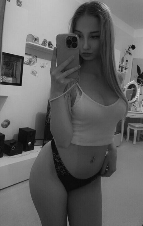 Nicki Anna high quality star photos