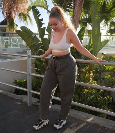 Emma Christina hot actress photos