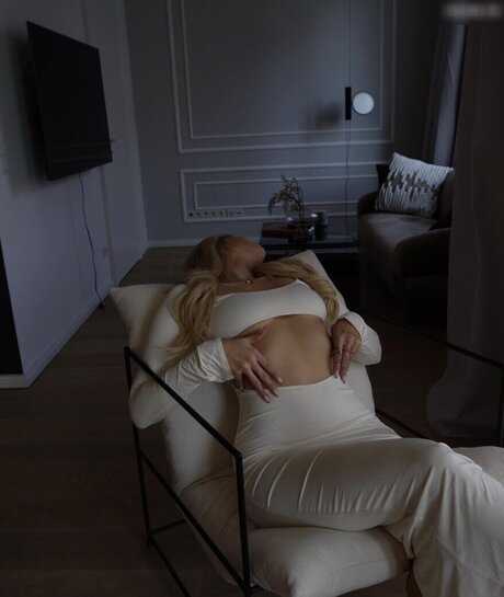 Larissa Neumann porn model photo