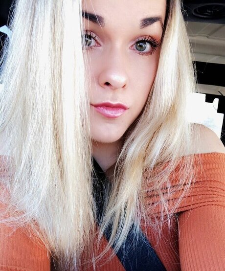 Karyn Best porn model photos