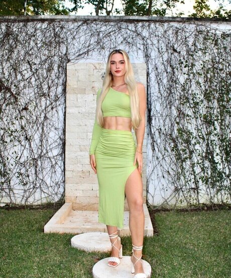 Karyn Best beautiful model pictures